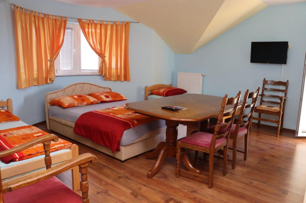 Rooms & Apartment Jozic Prozor Esterno foto